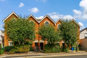 Pemberton Terrace, East Molesey- click for photo gallery